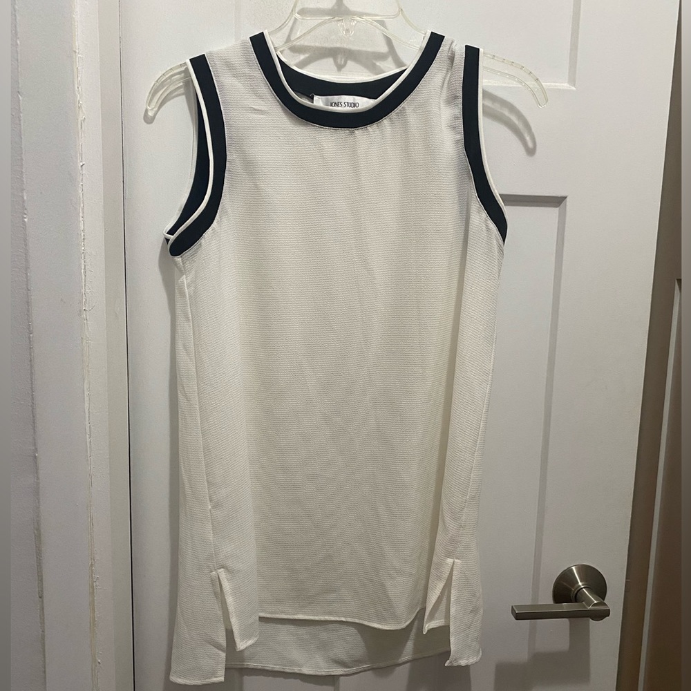 Jones Studio sleeveless blouse